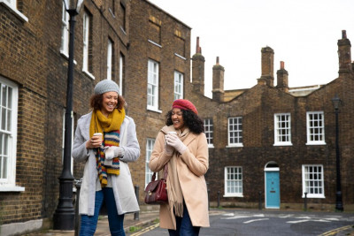 2 girls searching for student accommodation in Oxford.jpg